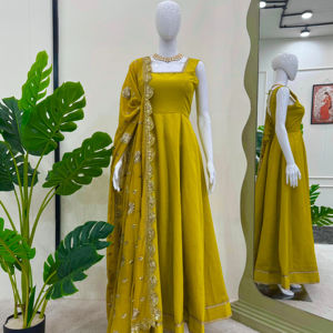 Hermoso vestido de diseñador y Dupatta con hilo y secuencia de trabajo - Product Image 1