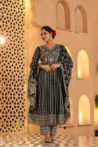 Vente en ligne de vêtements de travail pakistanais brodés de rayonne Vêtements indiens et pakistanais - Product Image 4