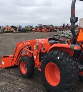 Tracteur diesel Kubota 30HP 4WD neuf et d'occasion, tracteur agricole et de jardin avec chargeur frontal pour une utilisation agricole miniature - Product Image 6