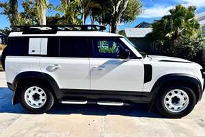 Land Rover Defender 110 S 30th Anniversary Edition 2023 d'occasion en bon état, N°1 sur 500 exemplaires de la 30e édition anniversaire, moteur turbo 4 cylindres - Product Image 2