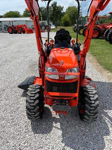 Potente Tractor Agrícola B2320 de 25 HP, Nuevo/Usado, 4x4, con Motor y Caja de Cambios para Uso Agrícola y Más - Product Image 4