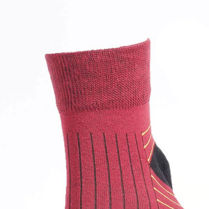 Chaussettes de sport unisexes en coton de gros, chaussettes de course de haute qualité avec logo personnalisé brodé, impression pour hommes - Product Image 3
