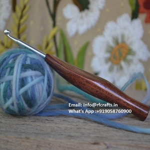 เข็มถักโครเชต์ไม้เรซินทำด้วยมือตามหลักสรีรศาสตร์เข็มถักสุดหรูสำหรับเครื่องมือตัดเย็บเสื้อผ้า - Product Image 4