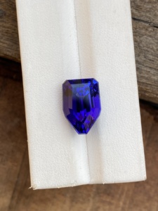 Tanzanite naturelle super étonnante pierre taillée de forme fantaisie avec une excellente couleur Loupe naturelle zoisite 9.87 carats propre - Product Image 3