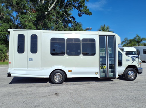 1FDXE4FL0DDA28996 2013 Autobús de Transporte de Pasajeros de 14 Plazas, 8 Cilindros, Automático, Gasolina, 96,325 Millas, Origen Estadounidense, Transporte Comercial - Product Image 3