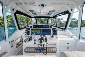 2014 Everglades 350 LX 35 FT Yate Excelente Buen Estado - Product Image 4