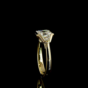 Bague de fiançailles à trois pierres taille Asscher de 2,58 carats, or jaune 14 carats, diamant de laboratoire, bague de mariée pour femmes - Product Image 1