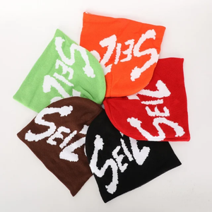 Bonnet de ski unisexe brodé de crânes en acrylique bonnet d'hiver personnalisé de haute qualité avec étiquette tissée teint à la main pour le voyage - Product Image 1