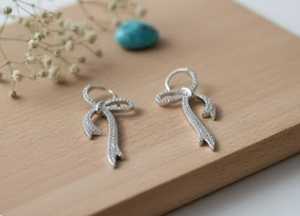 ต่างหูเพชรสีขาวแบบอเมริกันมีสไตล์โรเดียมขัดเงาเหมาะสำหรับชุดปาร์ตี้และงานเฉลิมฉลองพิเศษ - Product Image 3