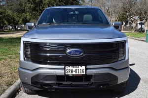 PRÊT À ÊTRE EXPÉDIÉ – ÉLECTRIQUE – RHD/LHD – 2023 FO-RD F-150 LIGHTNING PLATINUM – BATTERIE À AUTONOMIE ÉTENDUE – DUAL-MOTOR AWD - Product Image 2