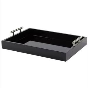 Bandeja de servicio de madera de acacia ecológica hecha a mano con asas de metal - Product Image 6