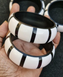 Bracelet d'ouverture de personnalité de mode conception exagérée bracelets en résine acrylique de couleur géométrique pour les femmes - Product Image 3