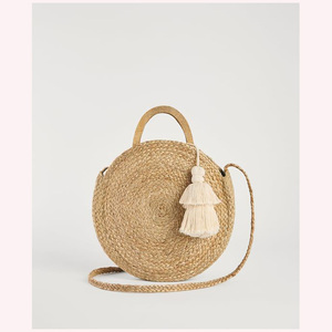 Sac de transport à main en rotin et jonc de mer à tissage ouvert à la mode fabriqué à la main avec des accents de perles douces et de diamants chic, léger - Product Image 1