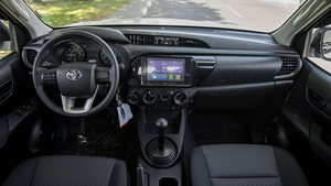 Oferta Especial: Toyota Hilux DC 2.4D MT 4x4 2025 Usada, con Ventanas Eléctricas, Color Blanco - Product Image 2