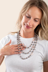 Collar de cuentas en capas de hematita plateada Rejected Hearts Club - Product Image 2