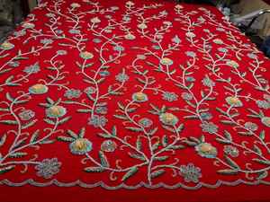 Tela Bordada a Mano con Cuentas de Lujo - Product Image 3