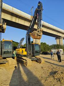 Excavadora de orugas mediana Hyundai R205 de 20 toneladas, excavadora hidráulica de segunda mano, bomba de válvula Yuken, núcleo, motor Cummins, incluye núcleo - Product Image 3