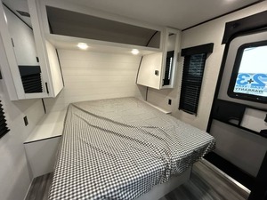 Used 2025 Jayco Jay F-l-i-g-h-t Slx 287BHS camping Truck ready for sale - Product Image 6