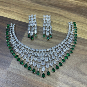 Ensemble de collier ras du cou en laiton multicouche fait à la main, perles blanches, pierres pour mariages, fiançailles, anniversaires, fêtes, excellente idée cadeau - Product Image 2