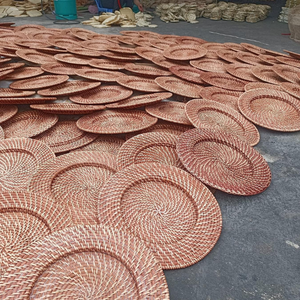 Sets de table ronds en bambou tressé de style américain, écologiques et chics, et assiettes de présentation tressées pour la salle à manger à domicile - Product Image 2