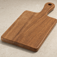 Planche à découper en bois d'acacia irrégulier avec poignée pour servir le fromage, la pizza, le steak, le gâteau et pour une utilisation en cuisine
