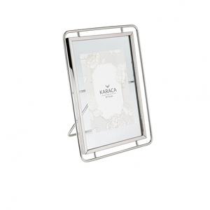 Cadre photo argenté artistique à la mode avec une finition élégante ajoutant une touche moderne glamour et un style contemporain - Product Image 1