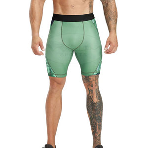 Shorts de compression respirants et écologiques pour hommes avec motif uni, taille élastique, séchage rapide pour le sport - Vente en gros disponible - Product Image 1