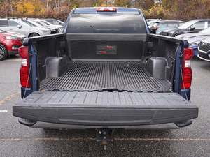 Chevrolet Silverado 1500 Work Truck Crew Cab LB 4WD Bleu Magnifique 2022 d'occasion, Conduite à Gauche, Boîte Automatique, Sièges en Tissu, Pack Valeur - Product Image 4