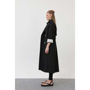 Trench-coat décontracté pour femme 32141TRC avec détail imprimé rayé, simple boutonnage, en tissu de laine, fermeture à ceinture et rembourrage en coton - Product Image 4