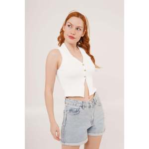 Blusa sin mangas acanalada blanca para mujer LUSTRIN al por mayor con detalle de botones - Top de mezcla de poliéster y elastano de talla estándar - Product Image 5