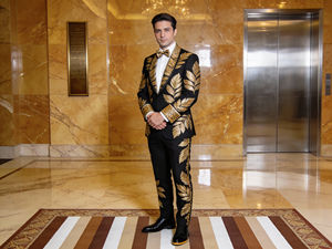 Costume homme beige de créateur avec broderie en feuille d'or, pour mariage et soirée formelle - Product Image 3