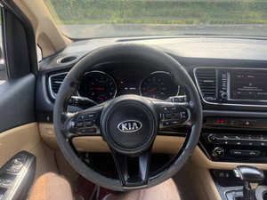 Voiture d'occasion de qualité et abordable, Kia Sedona L-X 2017, conduite à gauche - Product Image 2