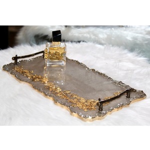 Bandeja de Servicio de Resina Hecha a Mano Más Vendida para el Hogar o la Cocina y para Mesa de Centro y Fiestas Disponible al Mejor Precio - Product Image 1