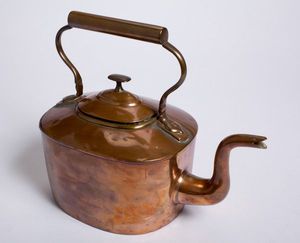 Cafetera de cobre de estilo árabe auténtica con acabado liso, Perfecta para servir café con un toque cultural tradicional - Product Image 5