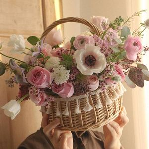Vente en gros paniers de rangement tissés à la main en saule panier de fleurs en rotin poignée confortable pour la décoration de jardin maison utilisation de fille de fleur de mariage - Product Image 1