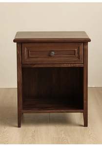 Table de chevet Elle de qualité supérieure avec une finition en bois élégante, un design moderne et un rangement spacieux pour un décor de chambre élégant - Product Image 5