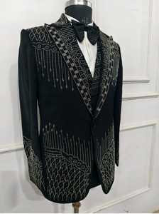 Costume trois pièces noir élégant pour homme, conçu pour les mariages et les événements formels, design classique, élégant et intemporel, grande taille - Product Image 2