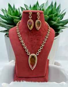 Mariage de luxe pour femmes Kundan ensemble de mariée Moissanite et collier en pierre de cristal avec placage à l'or bijoux de mode fantaisie - Product Image 5