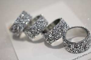 Anneaux de serviette en bois d'olivier faits à la main 1 6/8 \ "diamètre cadeaux de mariage hautement figurés - Product Image 3