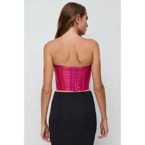 เสื้อครอปแบบมีโครงเสริมทรง พร้อมสายรัดเอว โลโก้ด้านหน้า แบบเปิดไหล่ - Product Image 6