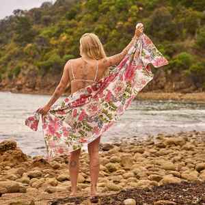 Pareo de Algodón 100% Island Bloom, Estampado Floral, para Viajes y Playa - Product Image 3