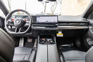 BMW M5 Touring 2026 Usado, Híbrido Enchufable V8 de 717 hp, Tracción en las Cuatro Ruedas, Paquete Ejecutivo - Product Image 3