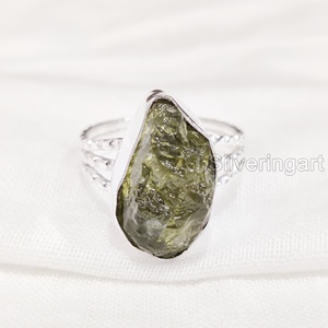 Joyería de piedra en bruto, anillo para mujer, piedra preciosa de peridoto cruda Natural, piedra natal de agosto, banda dotada de aniversario, anillo de Plata de Ley 925 - Product Image 1