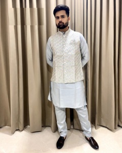Tissu en soie de coton de qualité supérieure pour homme avec broderie de fils multicolores Nouvelle collection de vêtements indiens et pakistanais Vente en ligne - Product Image 4