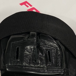 Équipement d'entraînement de haute qualité Fairtex, mitaines de boxe incurvées, protections professionnelles pour le kickboxing et les arts martiaux mixtes - Product Image 6
