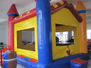 Castillos Inflables Coloridos para Fiestas al Aire Libre en Alquiler - Product Image 2