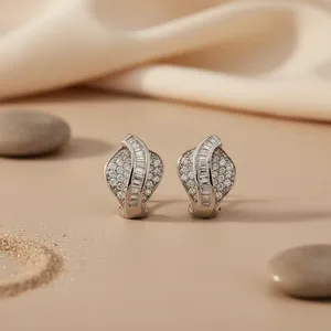 Boucles d'oreilles clous de luxe pour femme, plaqué argent, élégantes, en pierre naturelle blanche en forme de cœur, taille brillant, couleur D, pour mariage - Product Image 1