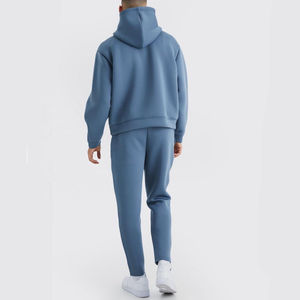 Vente en gros de survêtements de sport pour hommes coupe régulière à bas prix vêtements de sport de jogging à capuche pour l'entraînement coupe régulière d'hiver à motif uni - Product Image 2