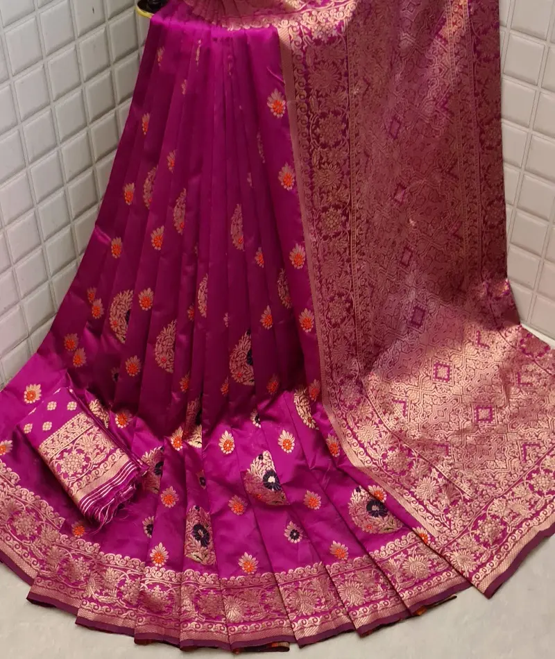 Pakaian Etnis Trendi Sari Sutra Banarasi Lembut dengan Tenun dan Desain Paltu Berat dengan Pekerjaan Tenun dengan Potongan Blus Perbatasan Yang Sama