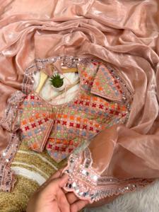 Saree de luxe de la meilleure qualité avec tissu en soie pure et motifs ethniques pour les événements culturels et les cadeaux disponibles aux meilleurs prix - Product Image 4